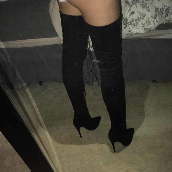Thigh high Black suede boots - Picture 4 of 4